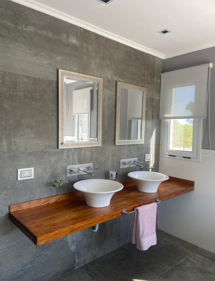 MAJESTUOSA RESIDENCIA DE 5 AMBIENTES EN VENTA EN EL CLUB DE CAMPO LA RESERVA ESCONDIDA - AREA 60