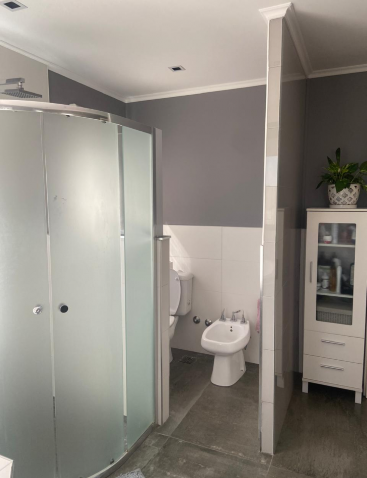 MAJESTUOSA RESIDENCIA DE 5 AMBIENTES EN VENTA EN EL CLUB DE CAMPO LA RESERVA ESCONDIDA - AREA 60