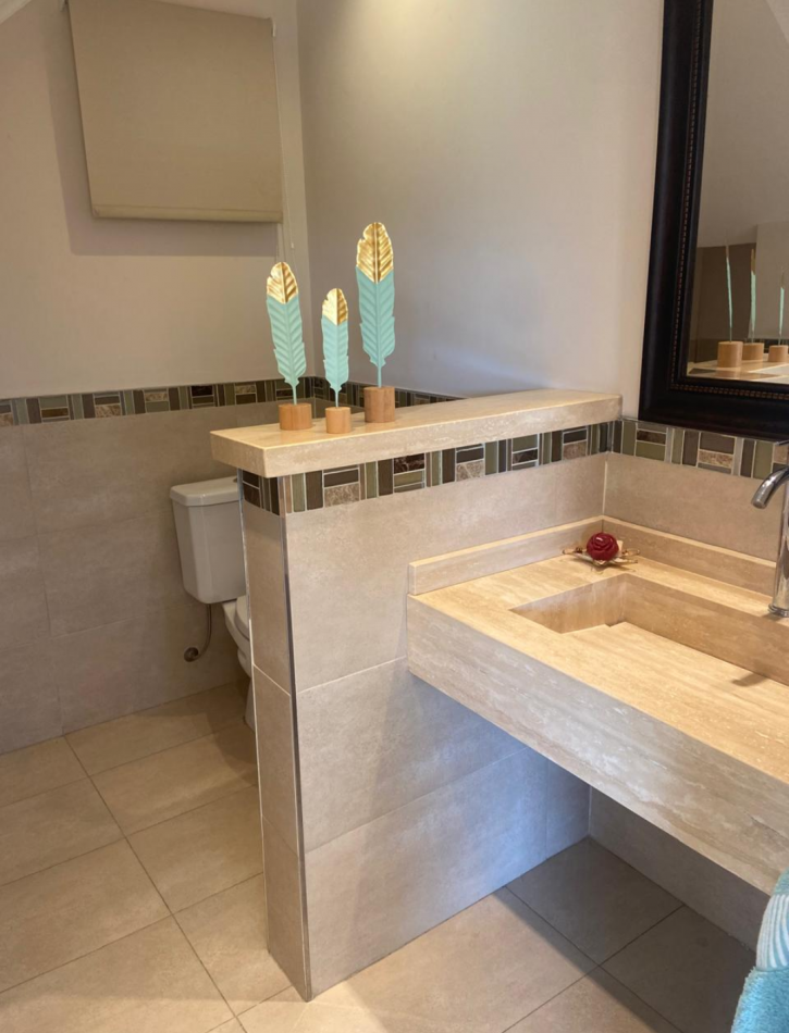 MAJESTUOSA RESIDENCIA DE 5 AMBIENTES EN VENTA EN EL CLUB DE CAMPO LA RESERVA ESCONDIDA - AREA 60