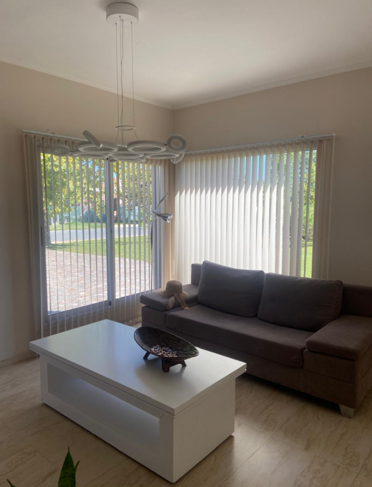 MAJESTUOSA RESIDENCIA DE 5 AMBIENTES EN VENTA EN EL CLUB DE CAMPO LA RESERVA ESCONDIDA - AREA 60