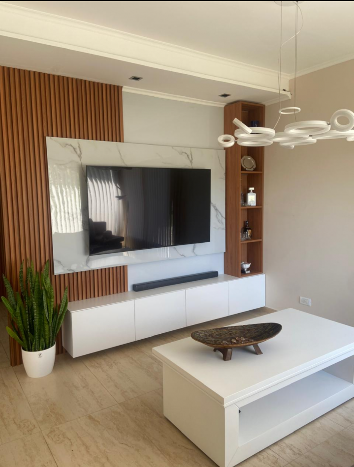 MAJESTUOSA RESIDENCIA DE 5 AMBIENTES EN VENTA EN EL CLUB DE CAMPO LA RESERVA ESCONDIDA - AREA 60