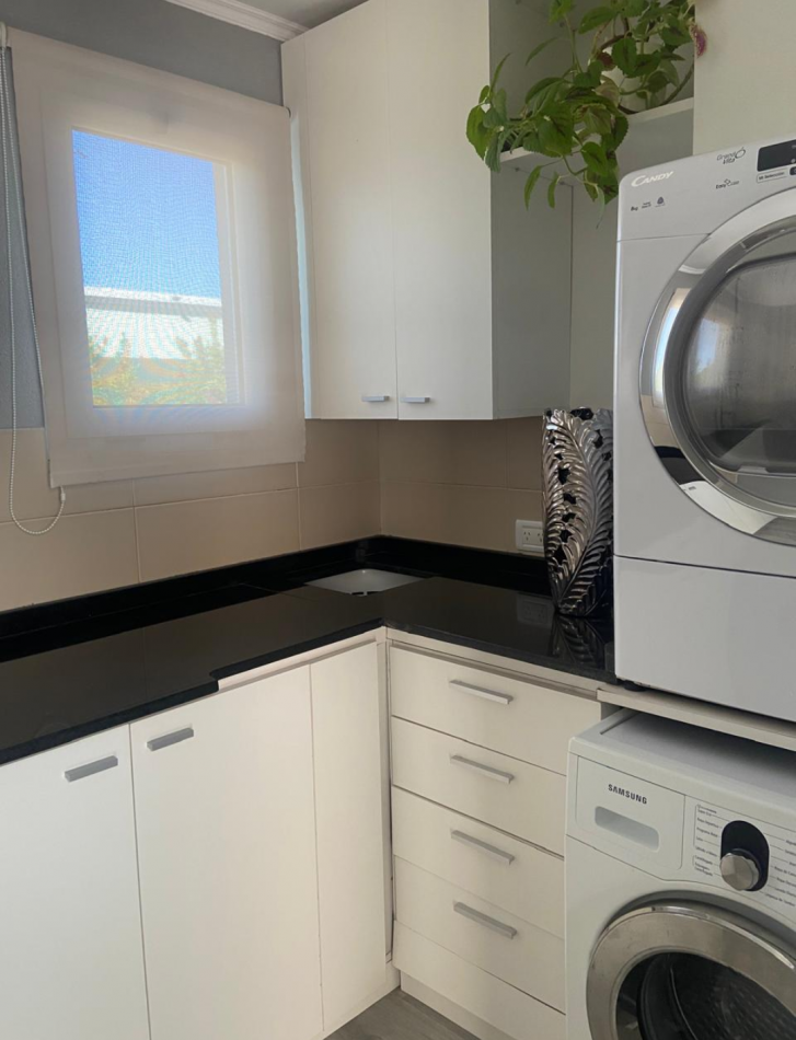 MAJESTUOSA RESIDENCIA DE 5 AMBIENTES EN VENTA EN EL CLUB DE CAMPO LA RESERVA ESCONDIDA - AREA 60