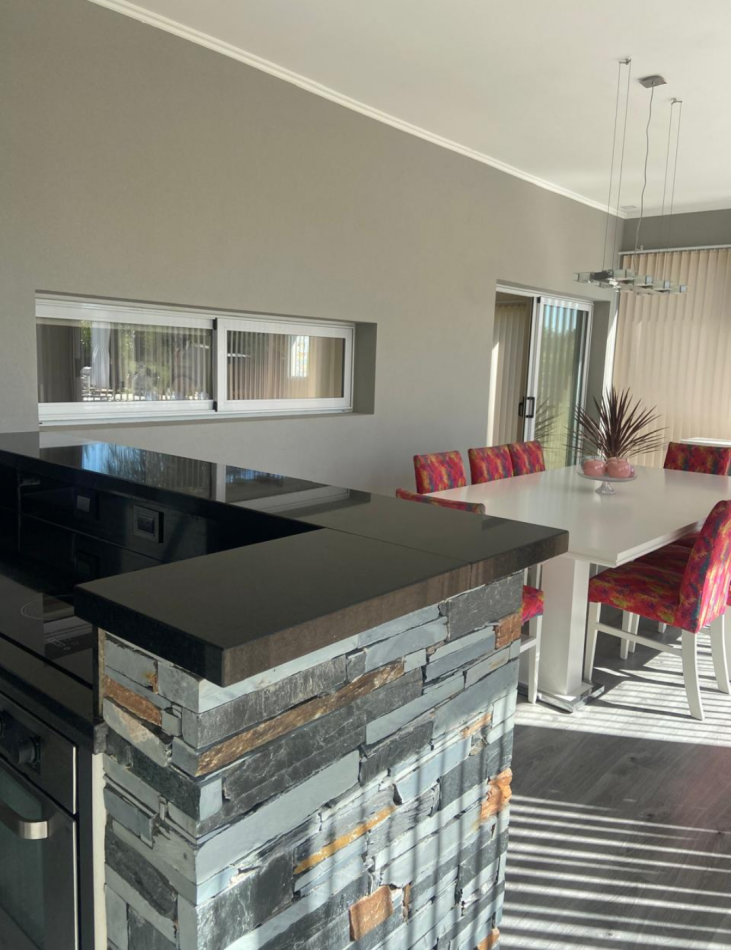 MAJESTUOSA RESIDENCIA DE 5 AMBIENTES EN VENTA EN EL CLUB DE CAMPO LA RESERVA ESCONDIDA - AREA 60