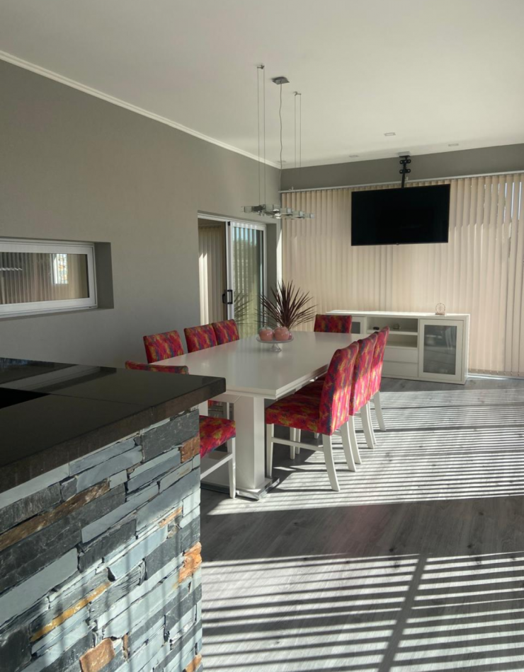 MAJESTUOSA RESIDENCIA DE 5 AMBIENTES EN VENTA EN EL CLUB DE CAMPO LA RESERVA ESCONDIDA - AREA 60
