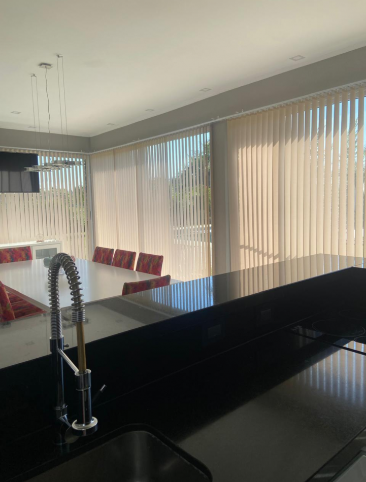 MAJESTUOSA RESIDENCIA DE 5 AMBIENTES EN VENTA EN EL CLUB DE CAMPO LA RESERVA ESCONDIDA - AREA 60