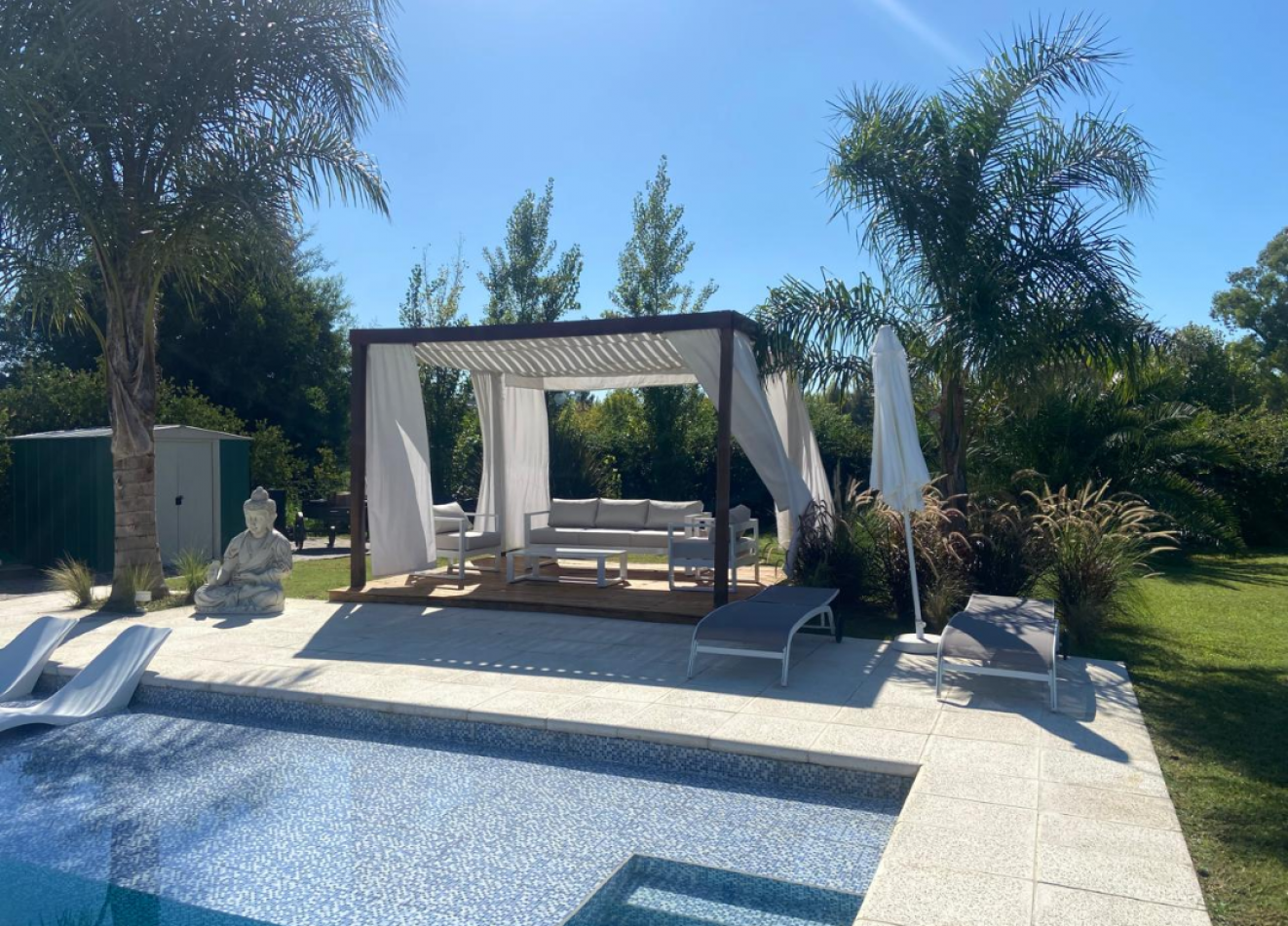 MAJESTUOSA RESIDENCIA DE 5 AMBIENTES EN VENTA EN EL CLUB DE CAMPO LA RESERVA ESCONDIDA - AREA 60
