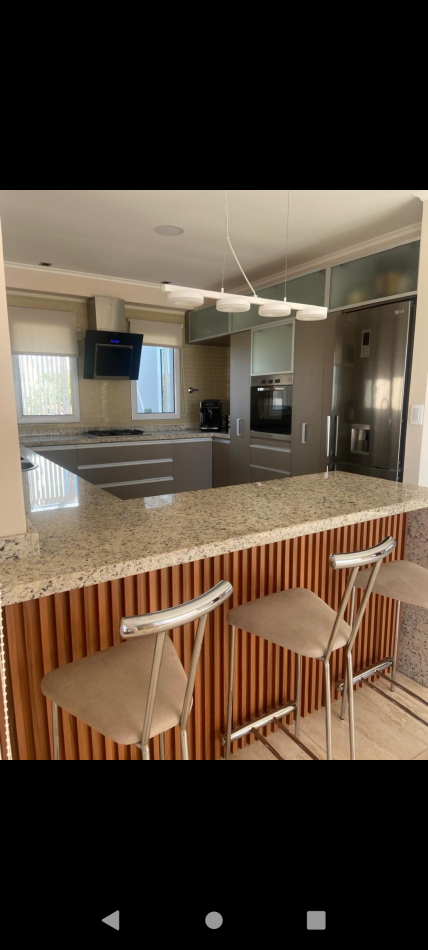MAJESTUOSA RESIDENCIA DE 5 AMBIENTES EN VENTA EN EL CLUB DE CAMPO LA RESERVA ESCONDIDA - AREA 60