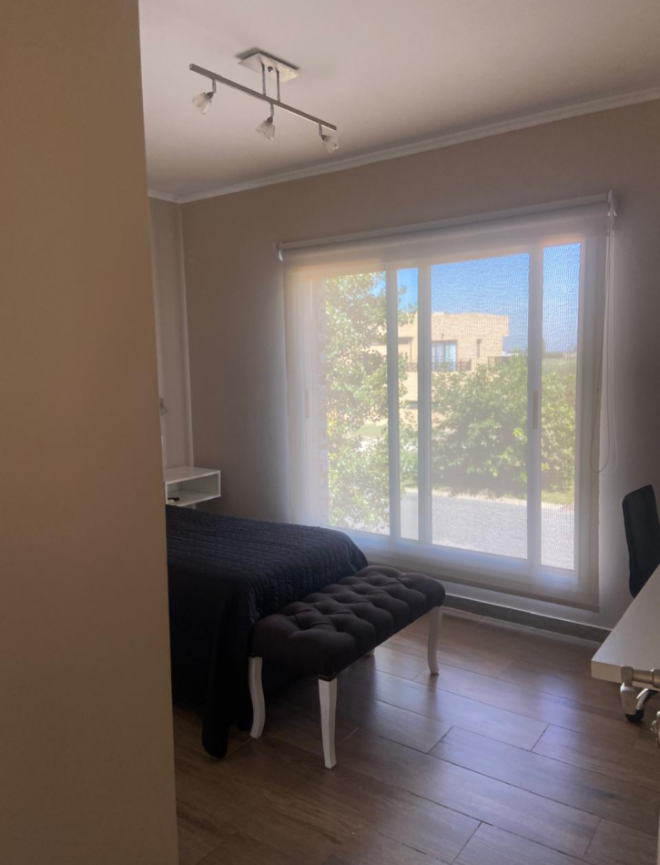 MAJESTUOSA RESIDENCIA DE 5 AMBIENTES EN VENTA EN EL CLUB DE CAMPO LA RESERVA ESCONDIDA - AREA 60