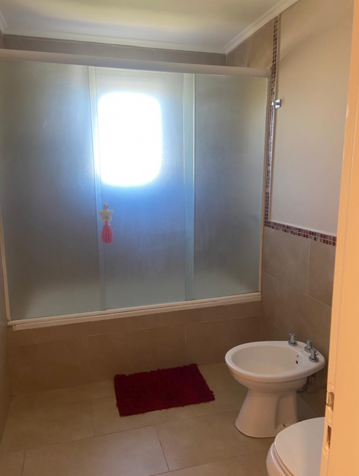MAJESTUOSA RESIDENCIA DE 5 AMBIENTES EN VENTA EN EL CLUB DE CAMPO LA RESERVA ESCONDIDA - AREA 60