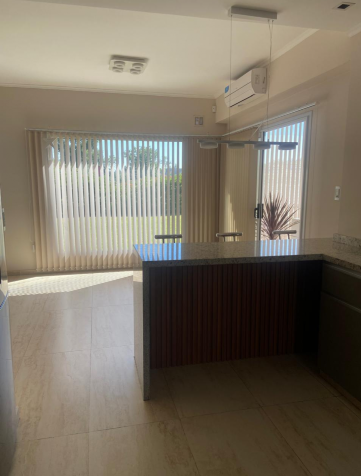 MAJESTUOSA RESIDENCIA DE 5 AMBIENTES EN VENTA EN EL CLUB DE CAMPO LA RESERVA ESCONDIDA - AREA 60