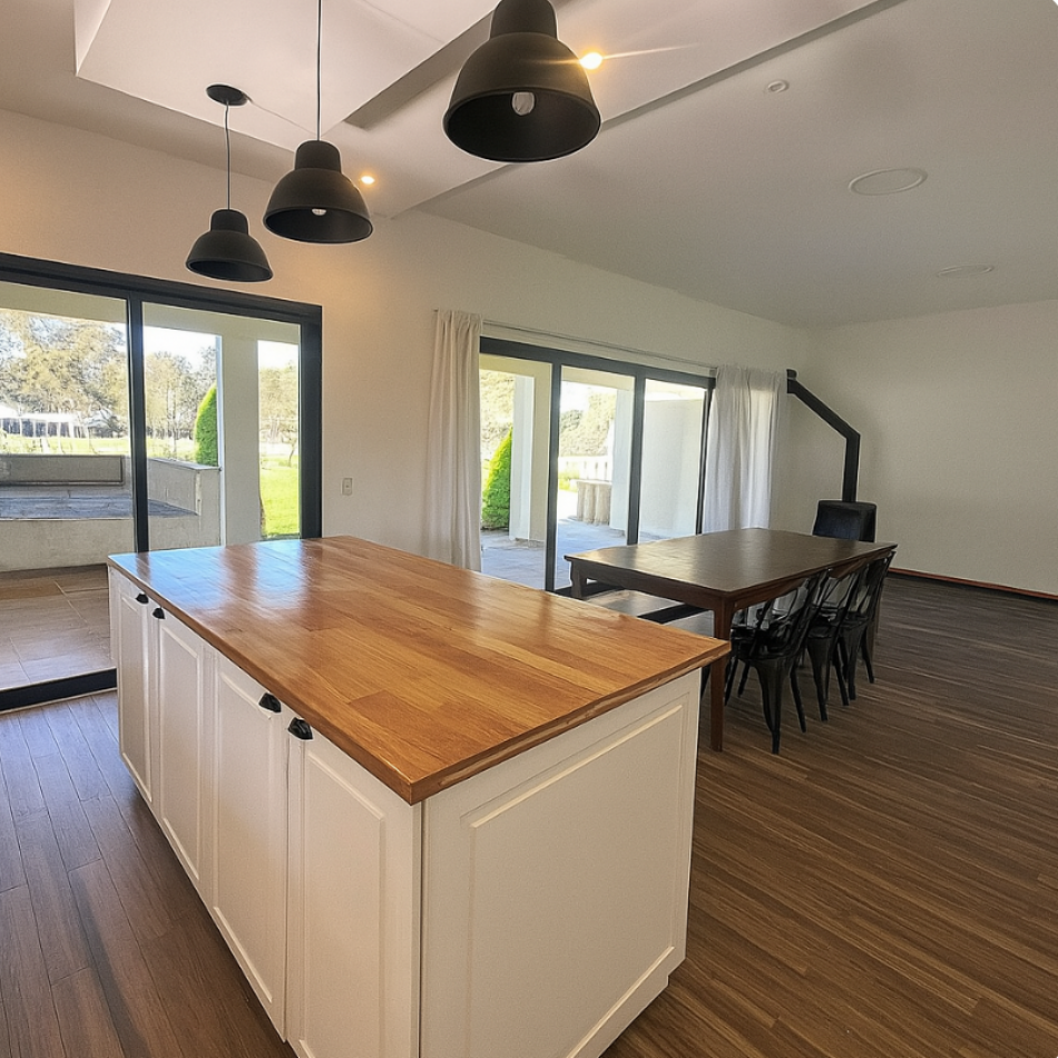 PROPIEDAD DESARROLLADA EN UNA PLANTA. CON PISCINA Y MAJESTUOSO PARQUE - VENTA EN LA RESERVA ESCONDIDA - AREA 60 