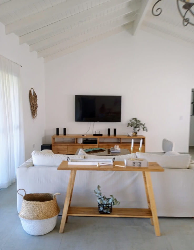 PROPIEDAD EN VENTA DE 4 AMBIENTES CON UN MAJESTUOSO PARQUE. PISCINA Y SOLARIUM EN EL EXCLUSIVO CLUB DE CAMPO LA RESERVA ESCONDIDA - AREA 60 