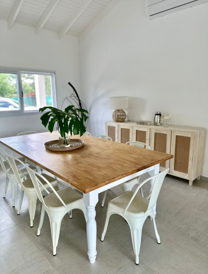 PROPIEDAD EN VENTA DE 4 AMBIENTES CON UN MAJESTUOSO PARQUE. PISCINA Y SOLARIUM EN EL EXCLUSIVO CLUB DE CAMPO LA RESERVA ESCONDIDA - AREA 60 
