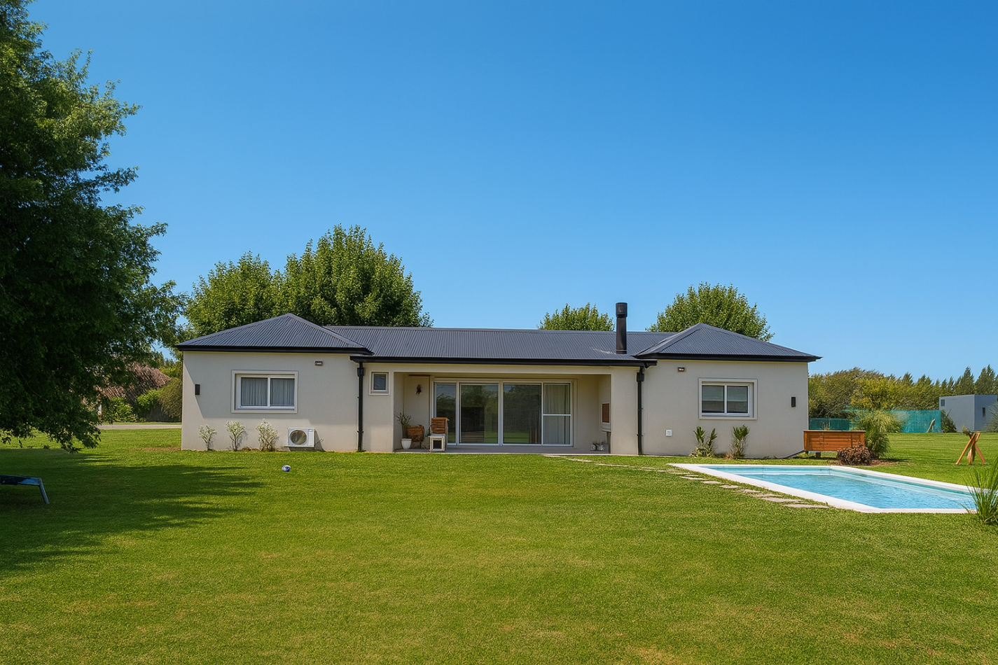PROPIEDAD EN VENTA DE 4 AMBIENTES CON UN MAJESTUOSO PARQUE. PISCINA Y SOLARIUM EN EL EXCLUSIVO CLUB DE CAMPO LA RESERVA ESCONDIDA - AREA 60 