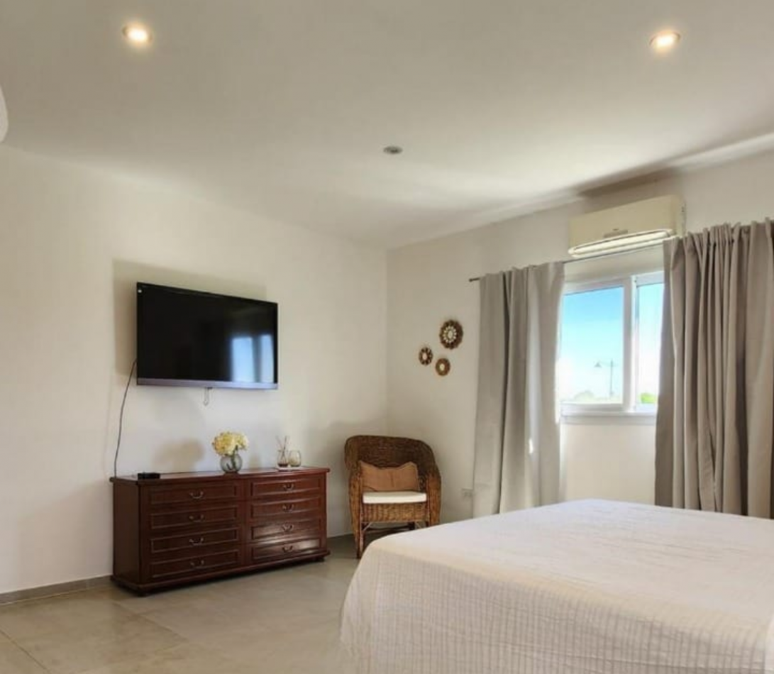 PROPIEDAD EN VENTA DE 4 AMBIENTES CON UN MAJESTUOSO PARQUE. PISCINA Y SOLARIUM EN EL EXCLUSIVO CLUB DE CAMPO LA RESERVA ESCONDIDA - AREA 60 