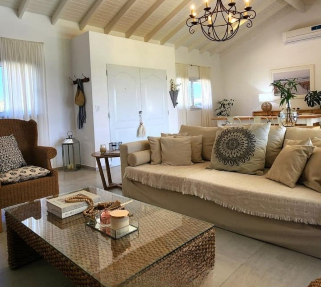 PROPIEDAD EN VENTA DE 4 AMBIENTES CON UN MAJESTUOSO PARQUE. PISCINA Y SOLARIUM EN EL EXCLUSIVO CLUB DE CAMPO LA RESERVA ESCONDIDA - AREA 60 