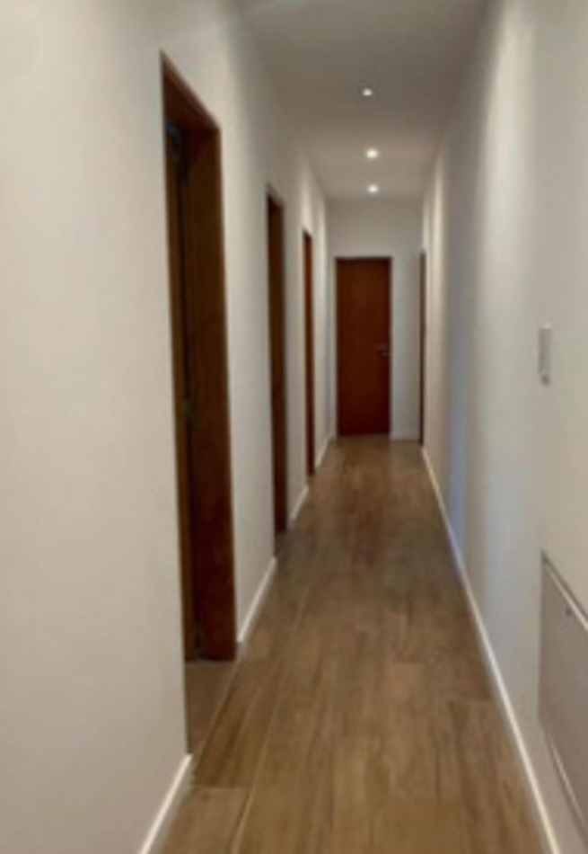 PROPIEDAD DE 4 AMBIENTES AMOBLADA, CON PISCINA, QUINCHO Y CANCHA DE FUTBOL PRIVADA, EN EL CLUB DE CAMPO LA RESERVA ESCONDIDA - AREA 60 