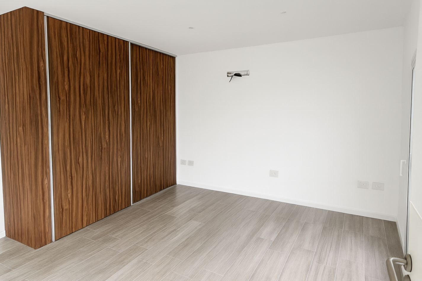 EXCELENTE PROPIEDAD DE 2 PLANTAS CON PISCINA Y MAJESTUOSO PARQUE EN CLUB DE CAMPO " LA VICTORIA POLO COUNTRY CLUB "- AREA 60