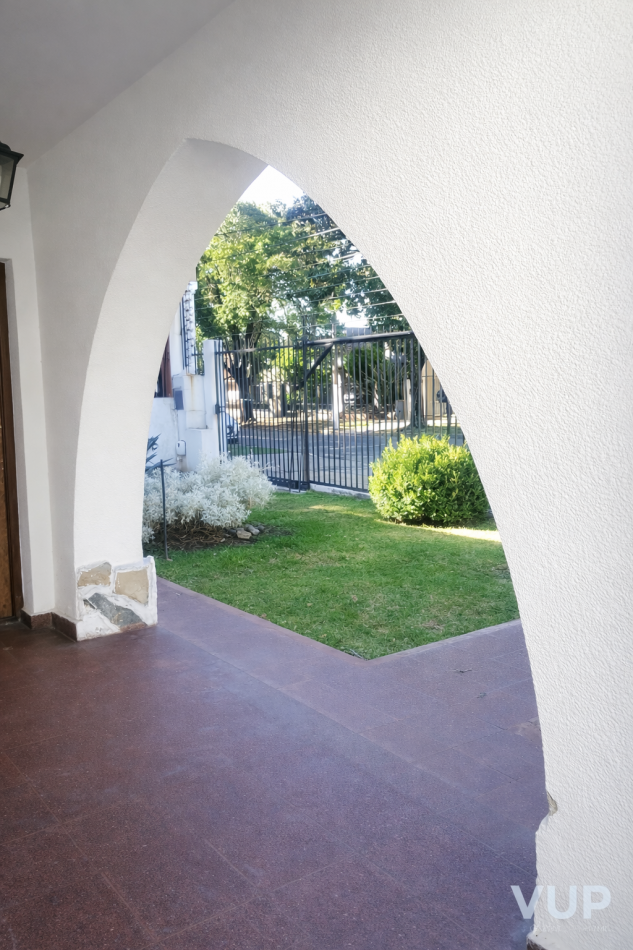 EXCELENTE PROPIEDAD EN VENTA EN SAN ANTONIO DE PADUA ( ZONA EXCLUSIVA Y RESIDENCIAL )